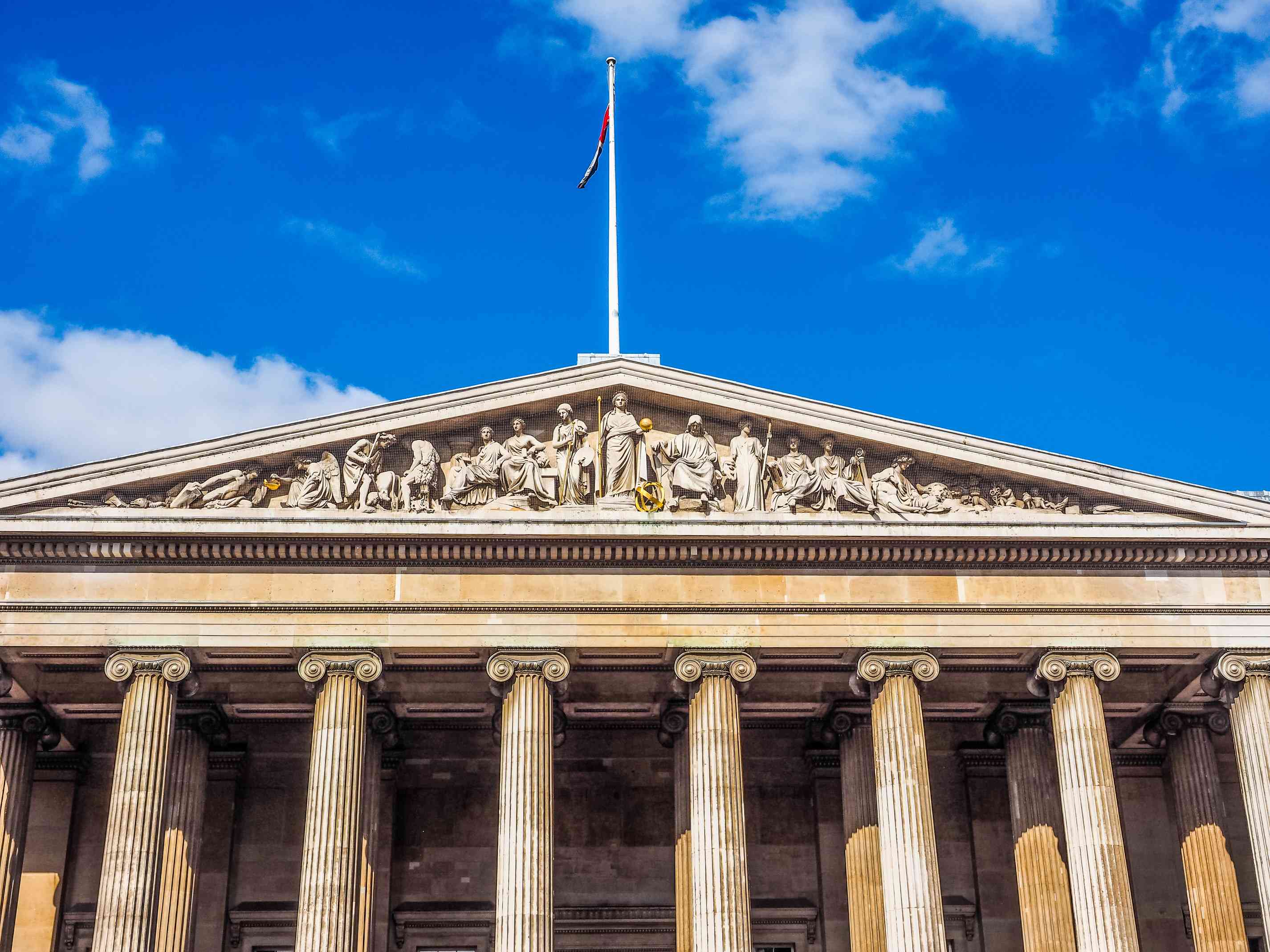 英國留學(xué)，為什么要趕第一、二輪申請(qǐng)？